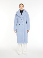 Oversized coat with maxi lapels