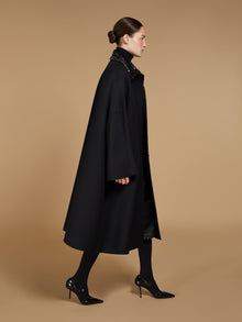 Cape coat in wool and silk cady