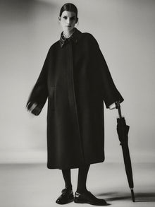 Cape coat in wool and silk cady