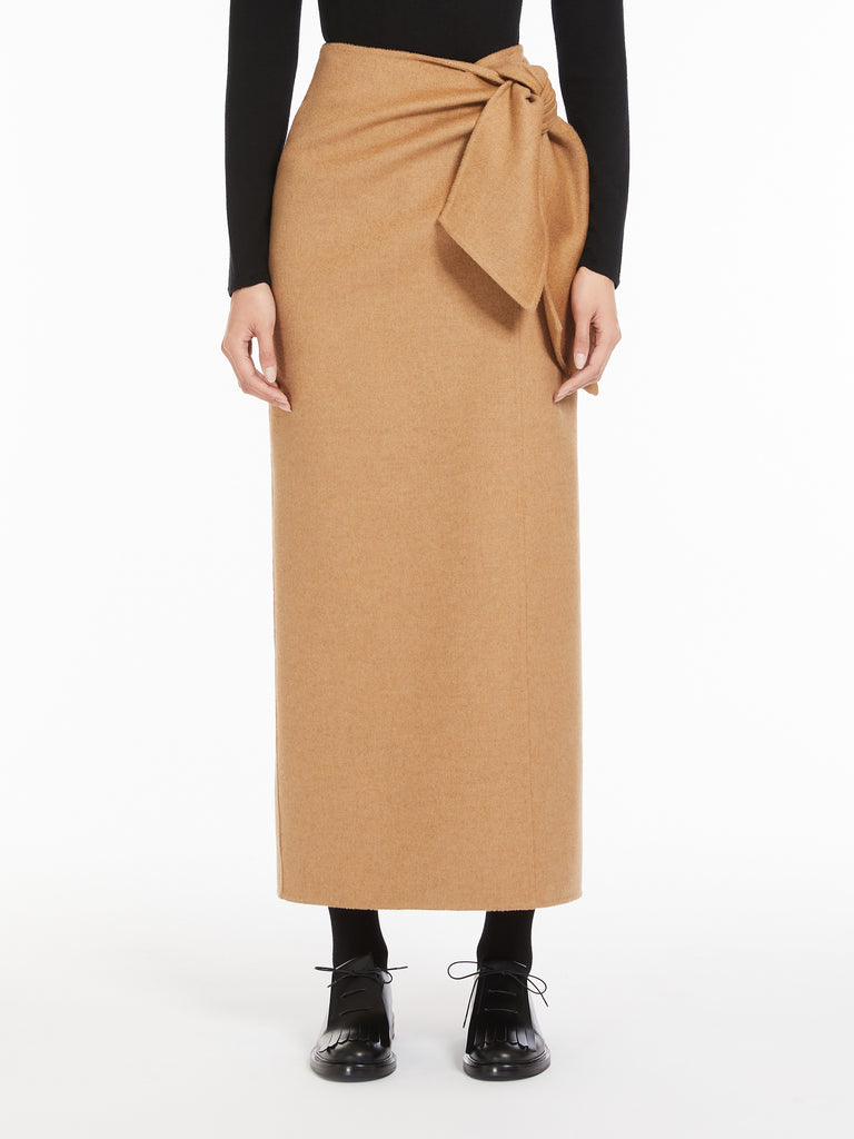 Straight skirt in lightweight camel hair