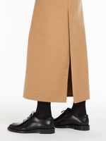 Straight skirt in lightweight camel hair