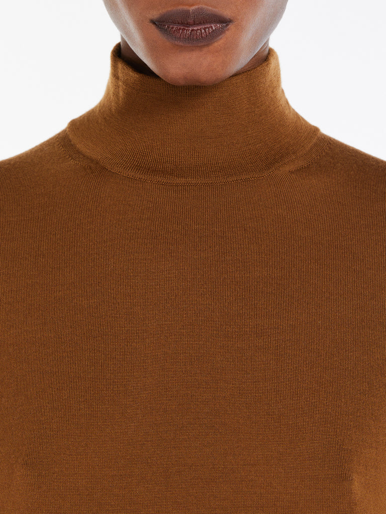 Wool knit turtleneck jumper