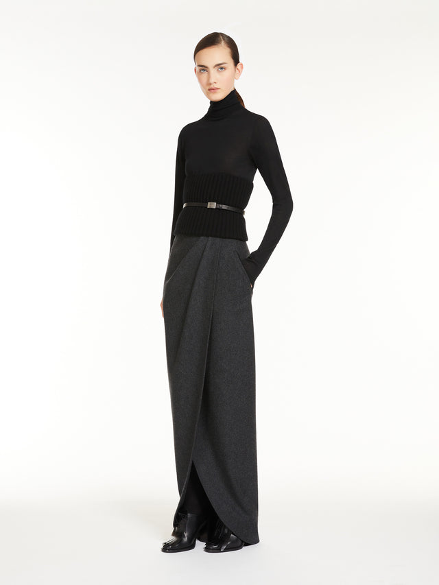 Cashmere yarn turtleneck