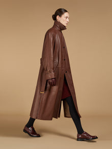 Oversized, flared trench coat in nappa leather