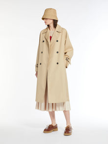 Reversible water-repellent fabric trench coat