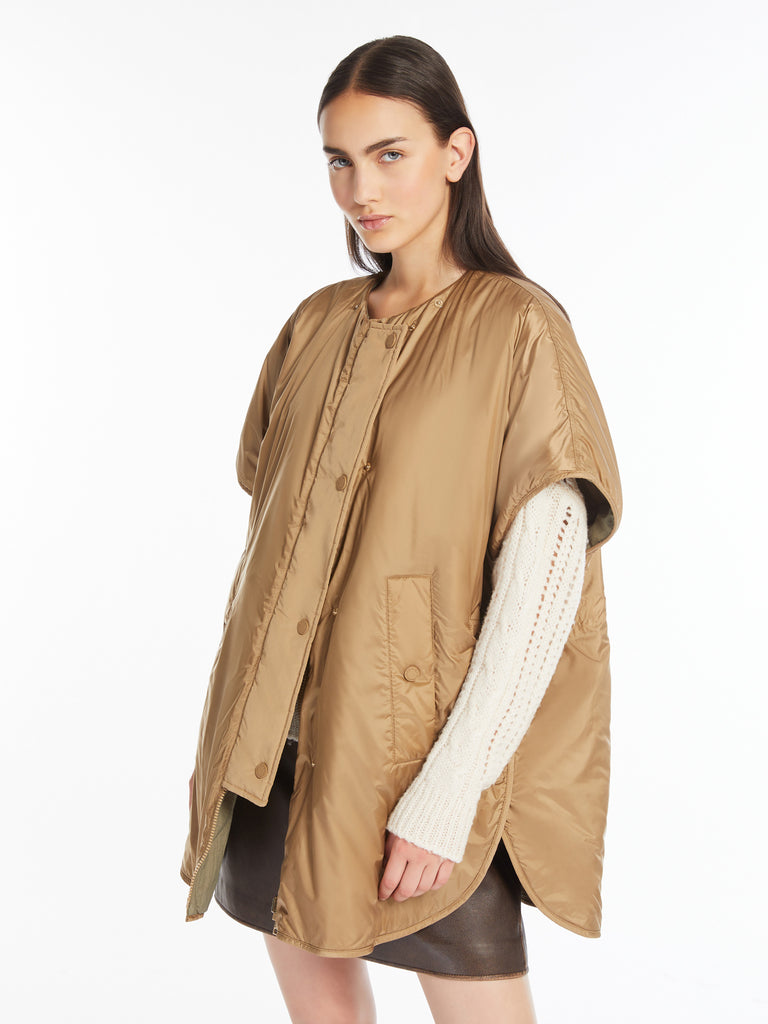 Water-repellent reversible canvas cape