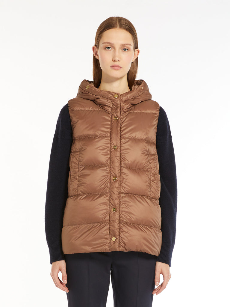 Reversible gilet in water-resistant fabric