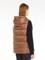 Reversible gilet in water-resistant fabric