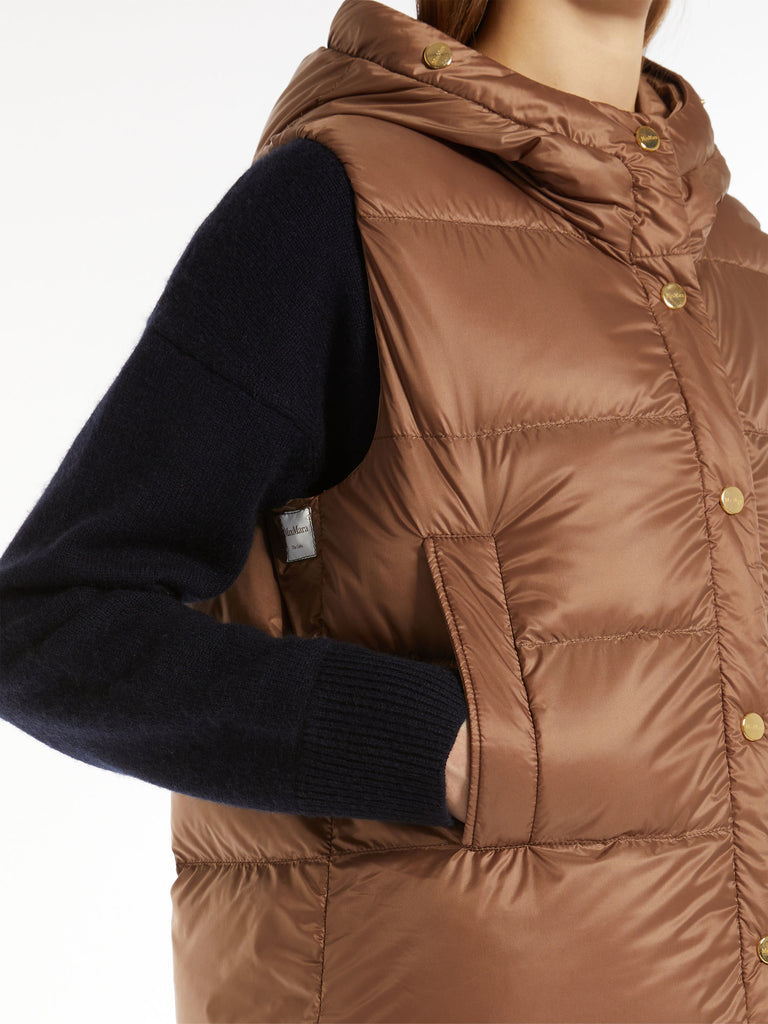 Reversible gilet in water-resistant fabric