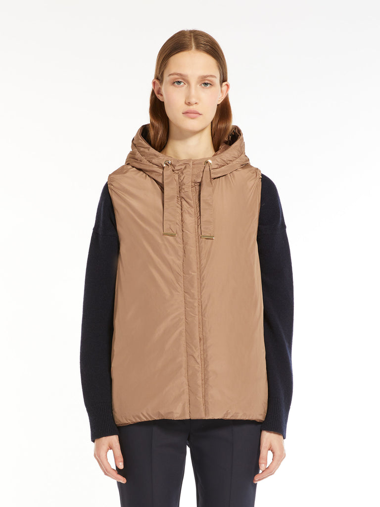 Reversible gilet in water-resistant fabric