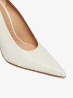 Pointed-toe court shoes