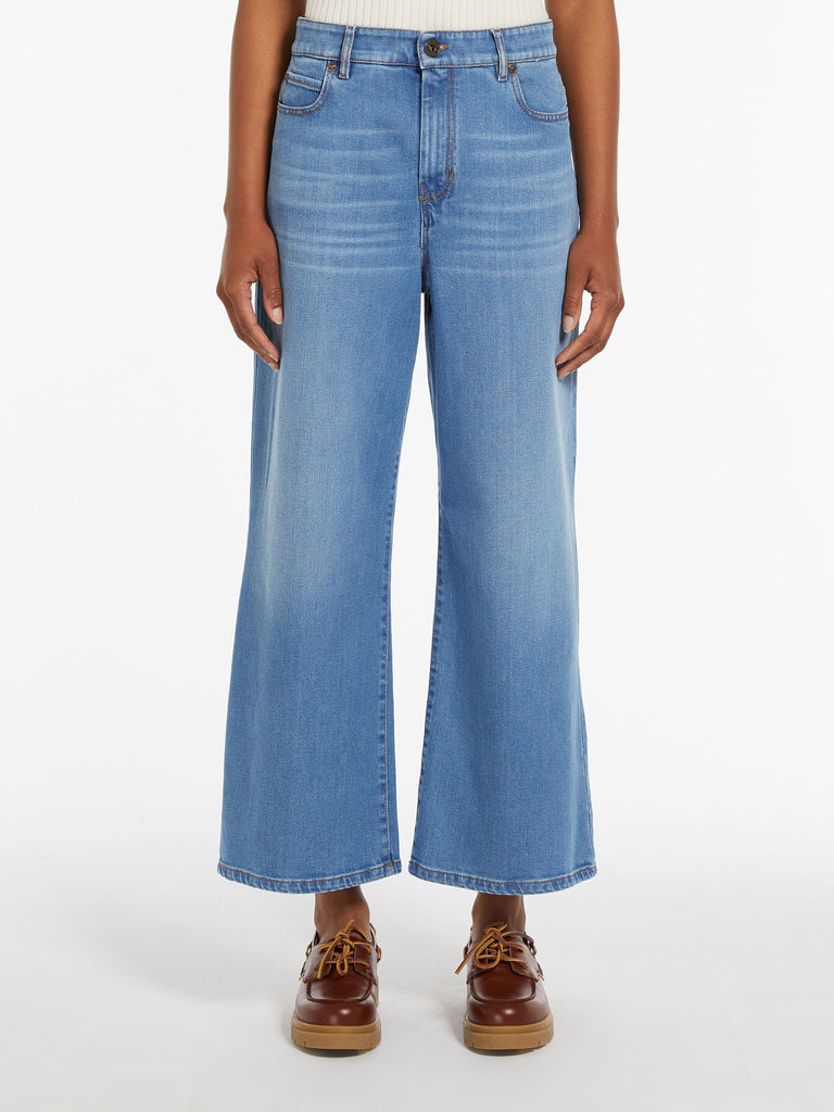 Relaxed-fit comfortable denim jeans