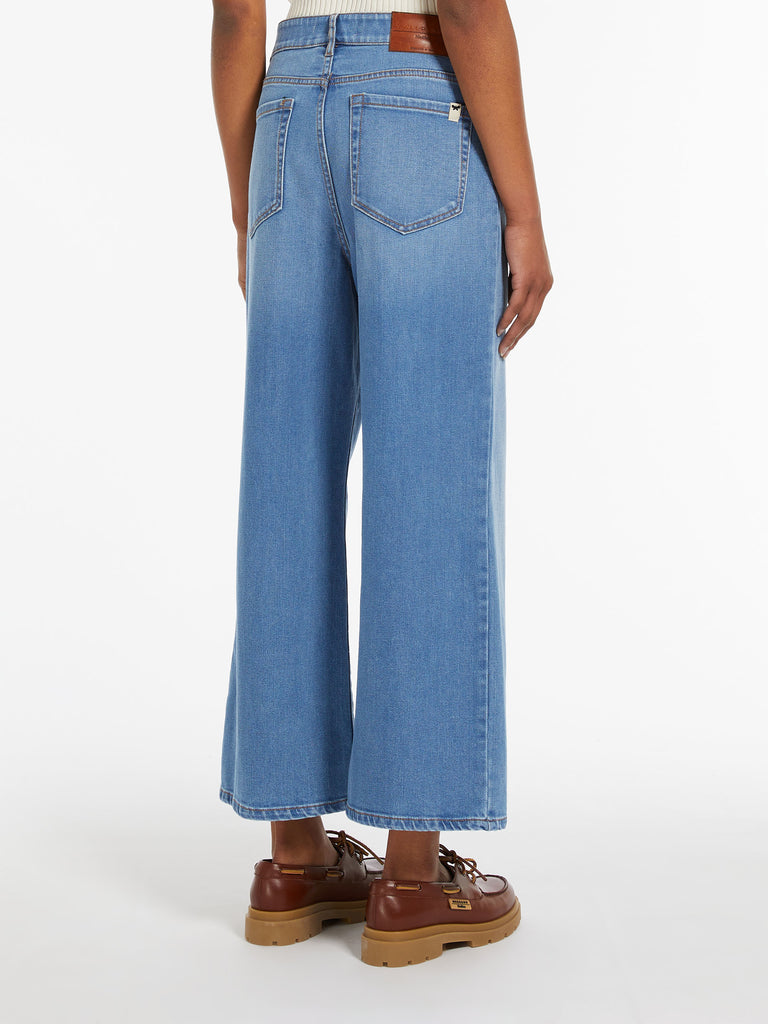 Relaxed-fit comfortable denim jeans